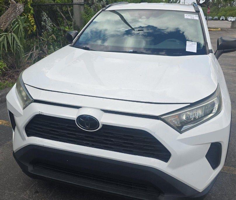Toyota RAV4 LE 2019
