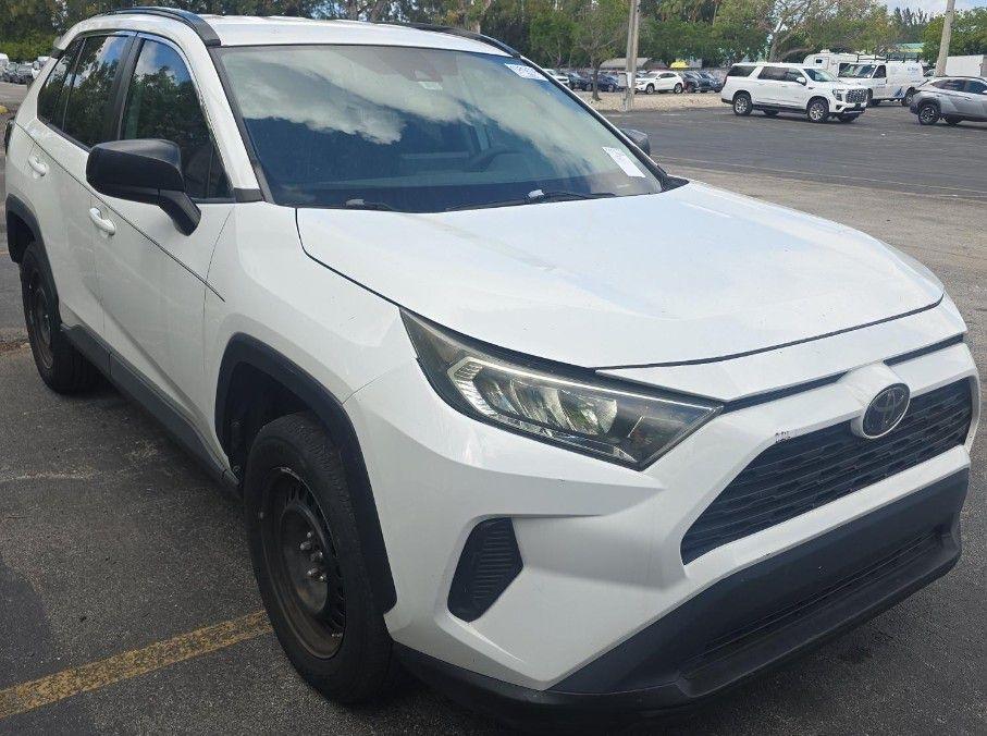 Toyota RAV4 LE 2019