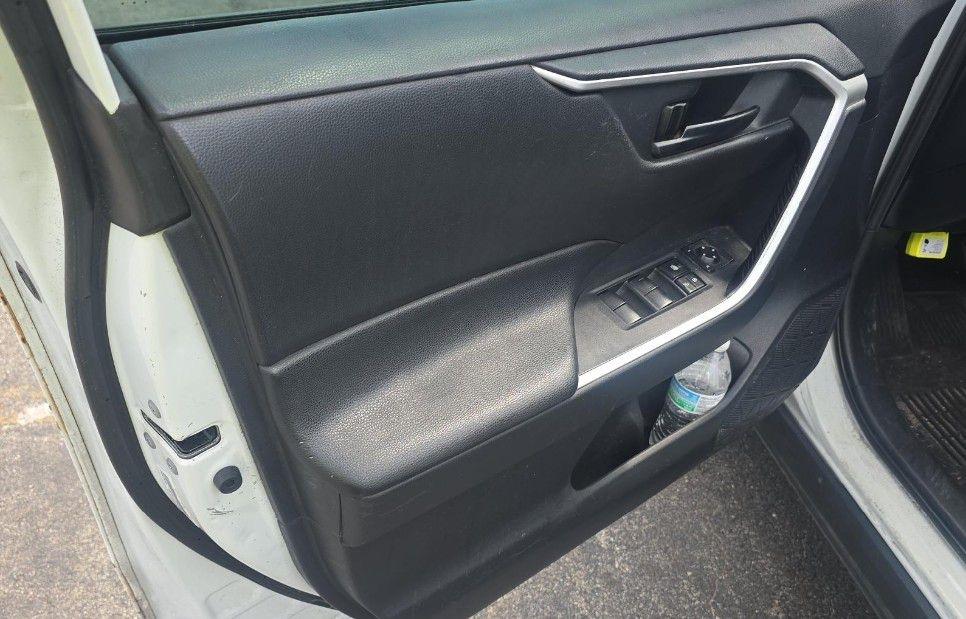 Toyota RAV4 LE 2019