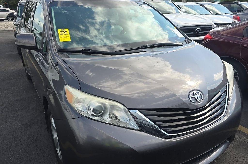 Toyota Sienna LE FWD 8-Passenger V6 2014