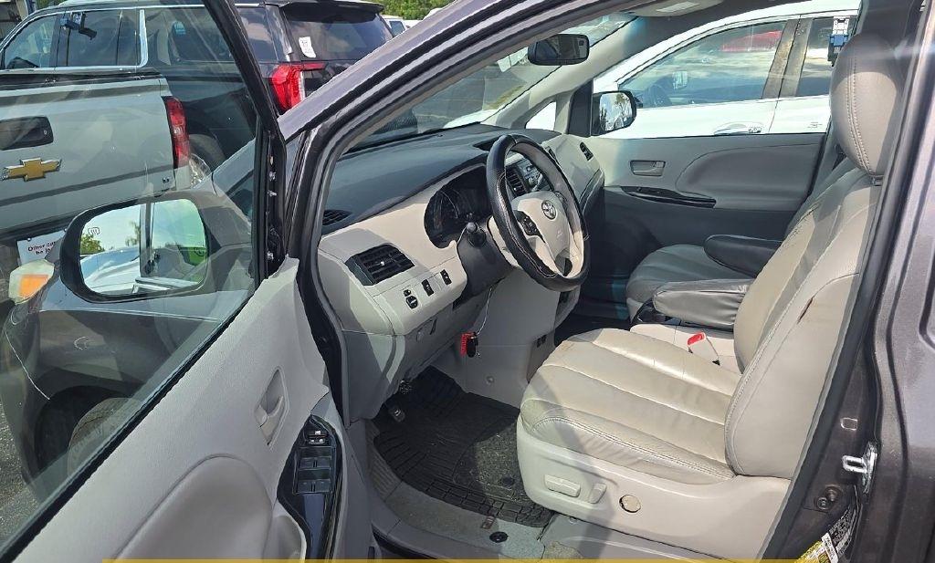 Toyota Sienna LE FWD 8-Passenger V6 2014