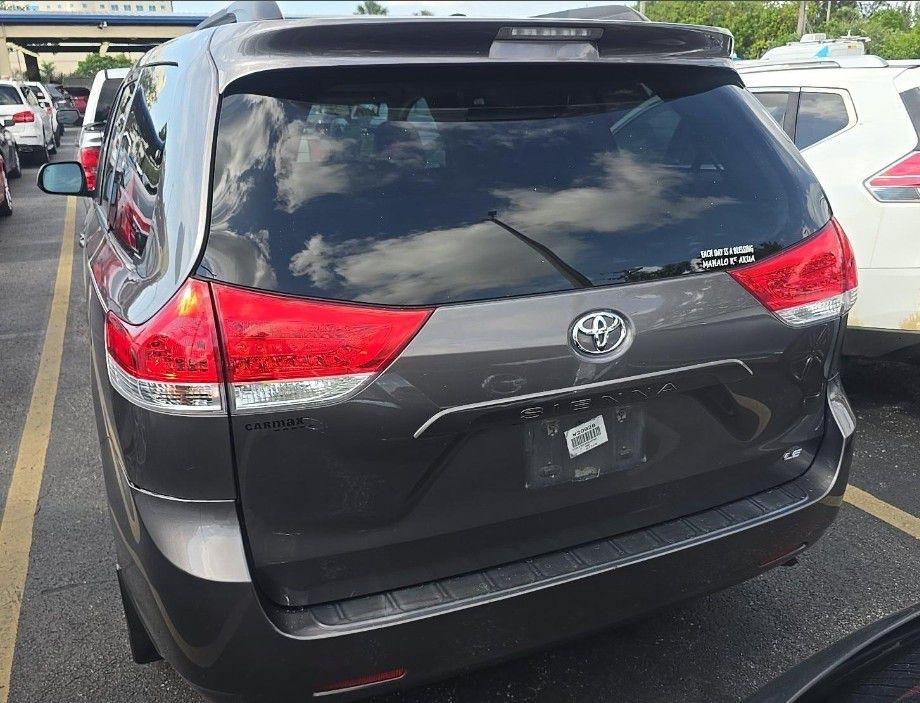 Toyota Sienna LE FWD 8-Passenger V6 2014