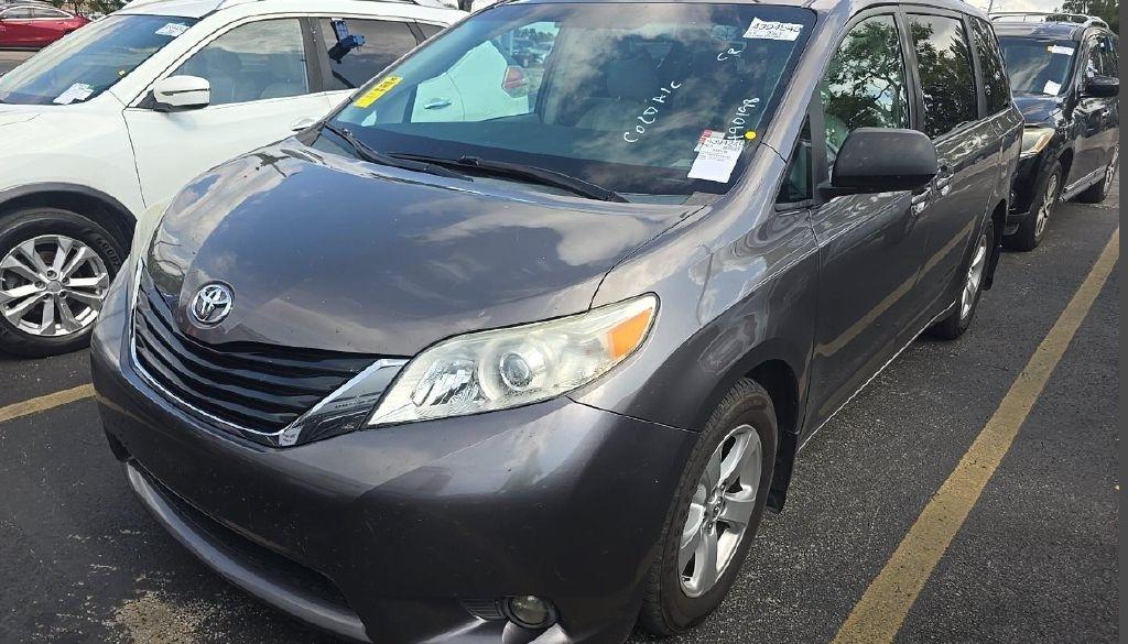 Toyota Sienna LE FWD 8-Passenger V6 2014