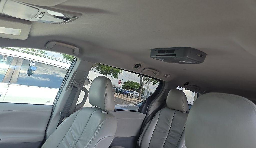 Toyota Sienna LE FWD 8-Passenger V6 2014