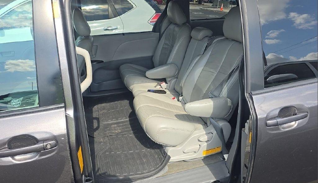 Toyota Sienna LE FWD 8-Passenger V6 2014