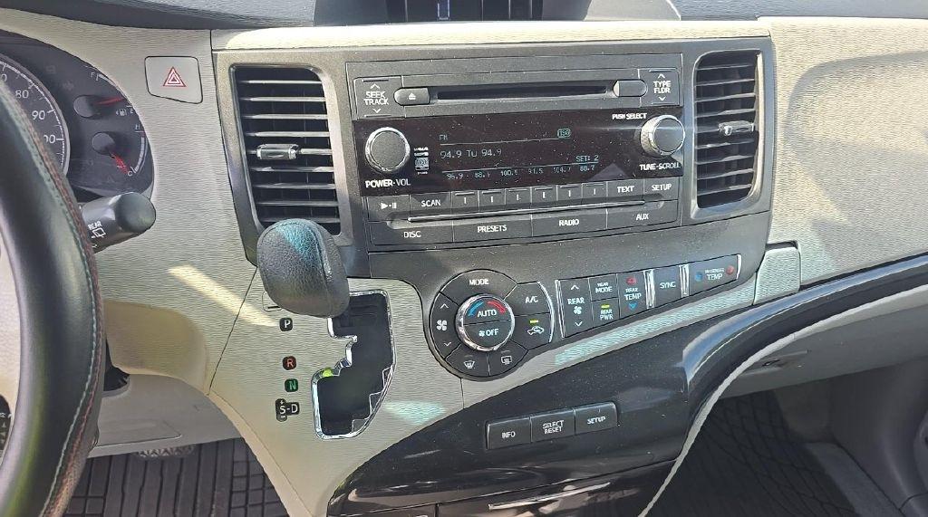 Toyota Sienna LE FWD 8-Passenger V6 2014