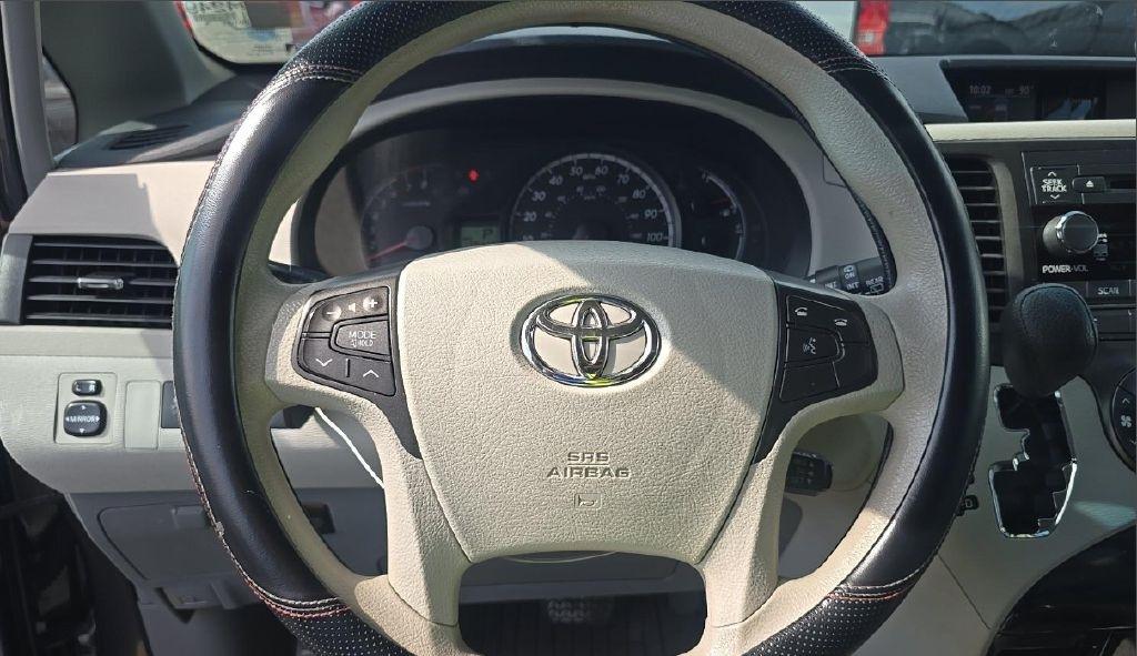 Toyota Sienna LE FWD 8-Passenger V6 2014