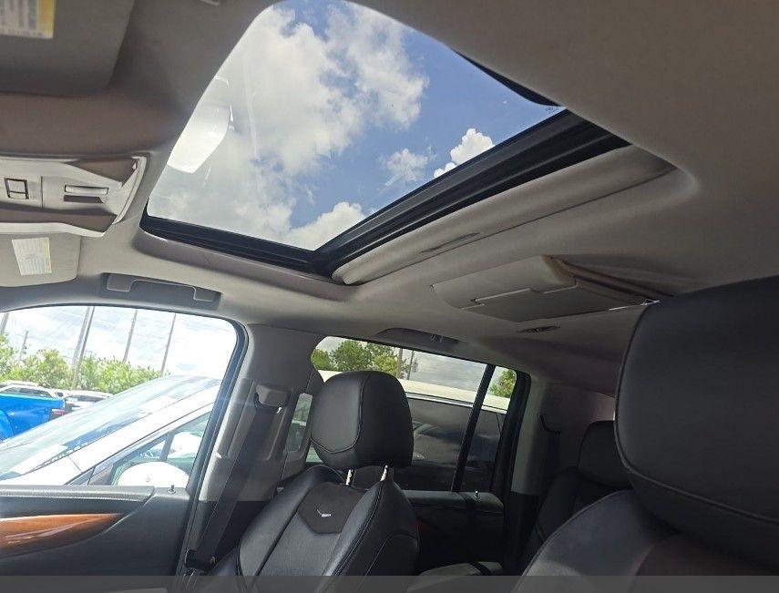 Cadillac Escalade ESV 2WD Luxury 2016