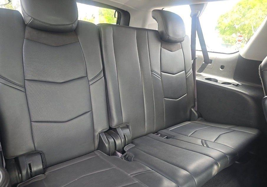 Cadillac Escalade ESV 2WD Luxury 2016