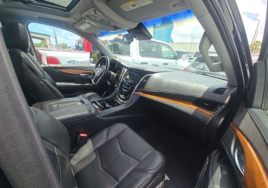 Cadillac Escalade ESV 2WD Luxury 2016