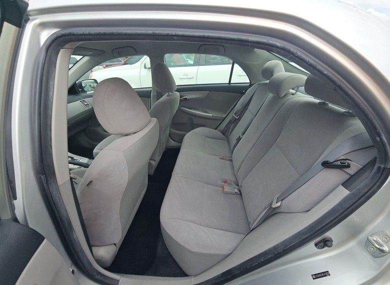 Toyota Corolla Base 5-Speed MT 2011