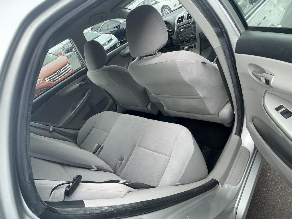 Toyota Corolla Base 5-Speed MT 2011