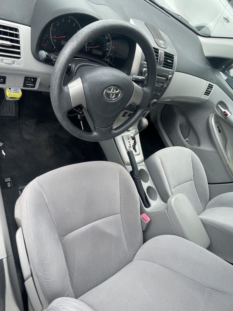 Toyota Corolla Base 5-Speed MT 2011