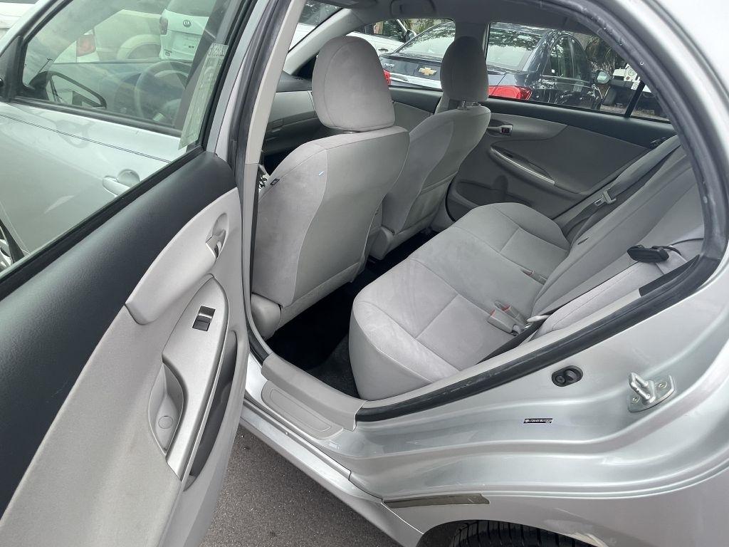 Toyota Corolla Base 5-Speed MT 2011