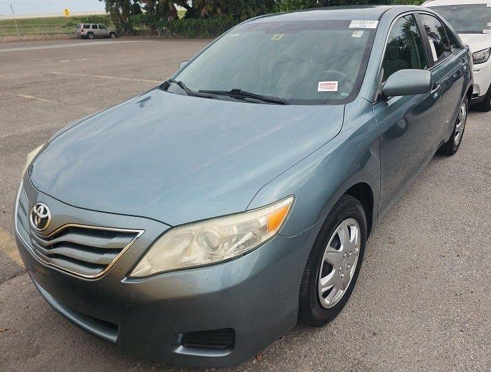 Toyota Camry SE 6-Spd MT 2010
