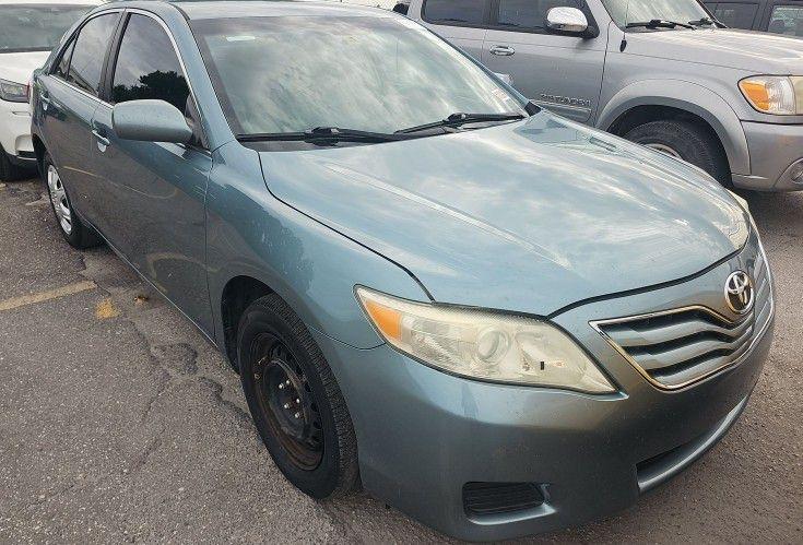 Toyota Camry SE 6-Spd MT 2010