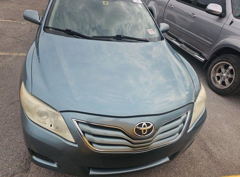 Toyota Camry SE 6-Spd MT 2010