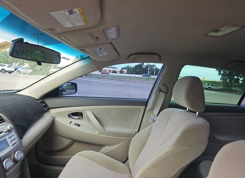 Toyota Camry SE 6-Spd MT 2010