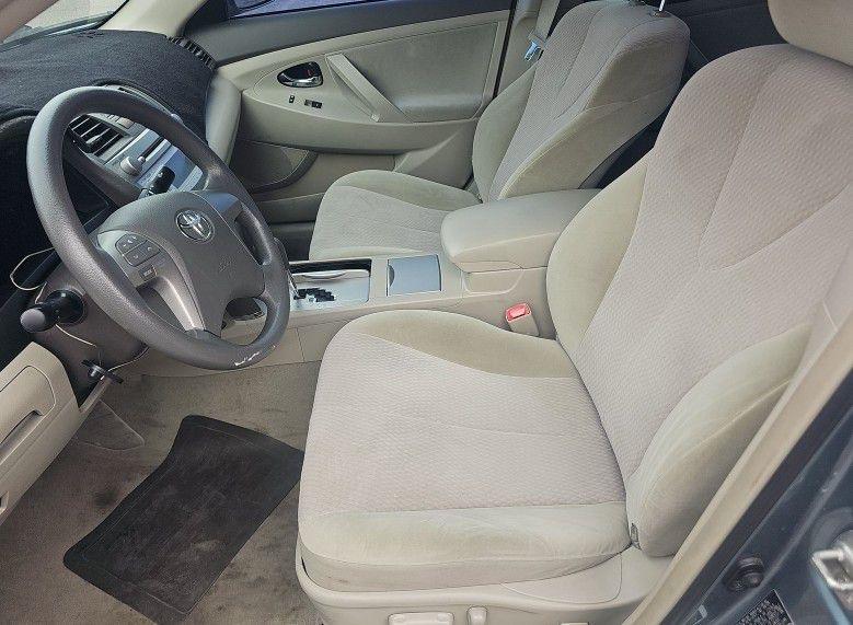Toyota Camry SE 6-Spd MT 2010
