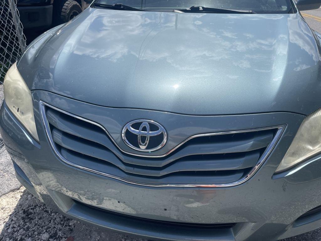 Toyota Camry SE 6-Spd MT 2010
