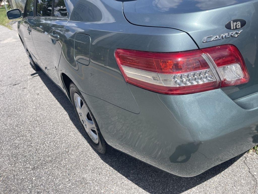 Toyota Camry SE 6-Spd MT 2010