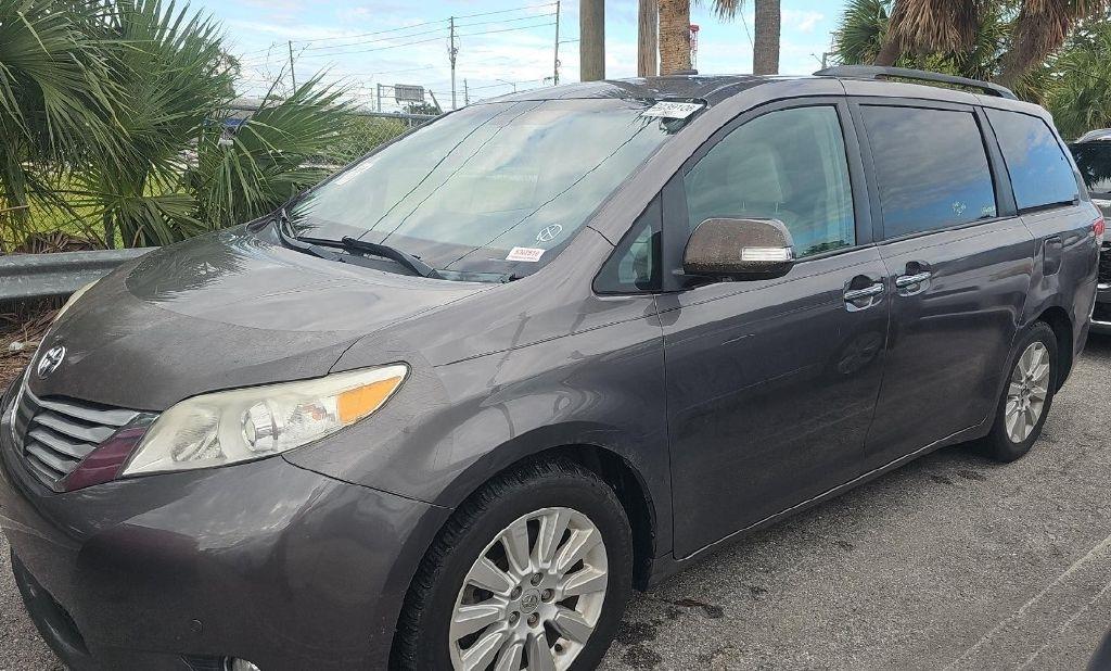 Toyota Sienna XLE FWD 8-Passenger V6 2014