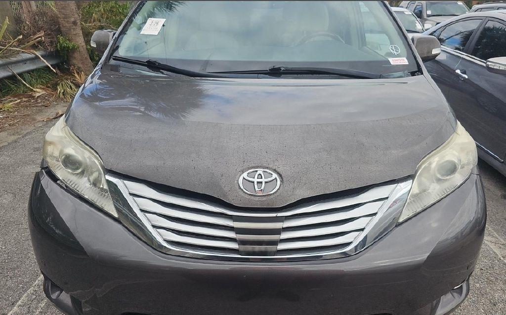 Toyota Sienna XLE FWD 8-Passenger V6 2014
