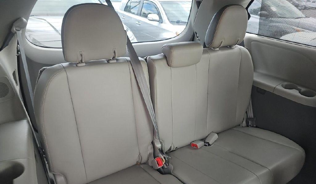 Toyota Sienna XLE FWD 8-Passenger V6 2014