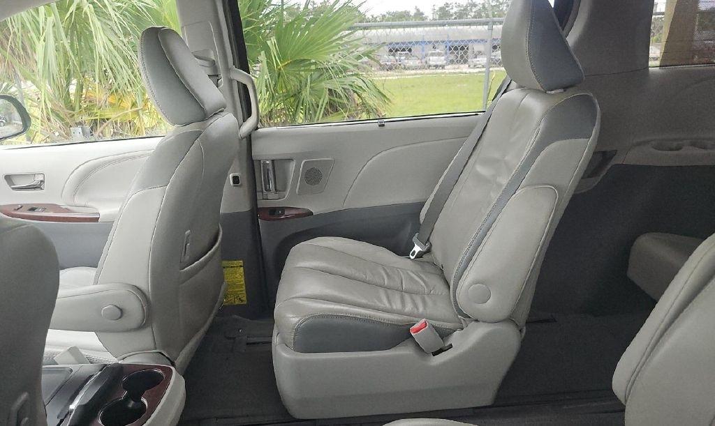 Toyota Sienna XLE FWD 8-Passenger V6 2014