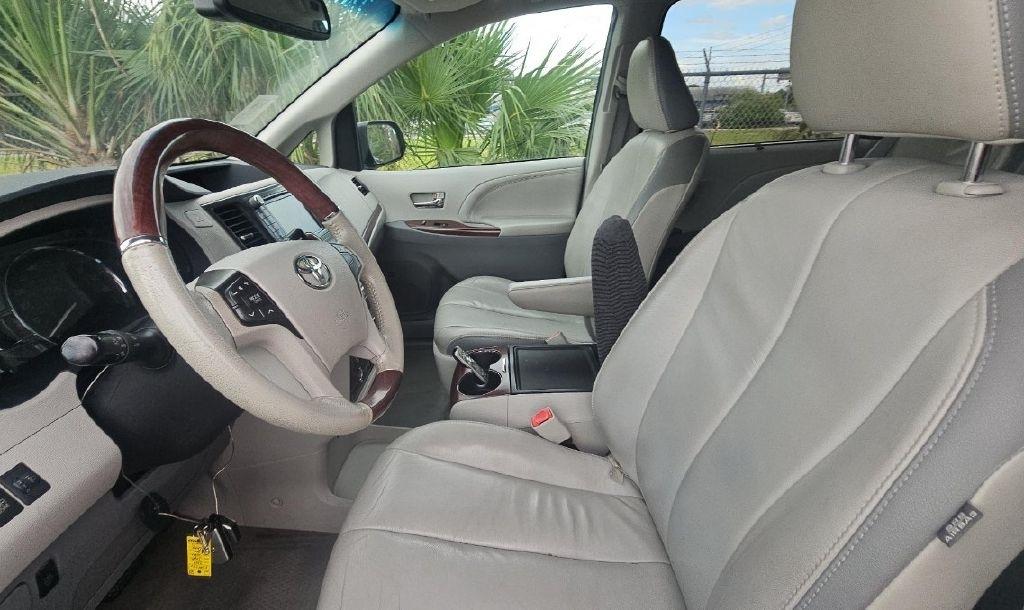 Toyota Sienna XLE FWD 8-Passenger V6 2014