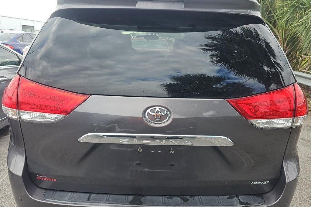 Toyota Sienna XLE FWD 8-Passenger V6 2014