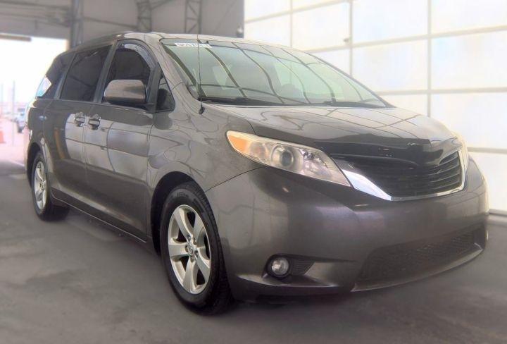 Toyota Sienna LE FWD 8-Passenger V6 2014