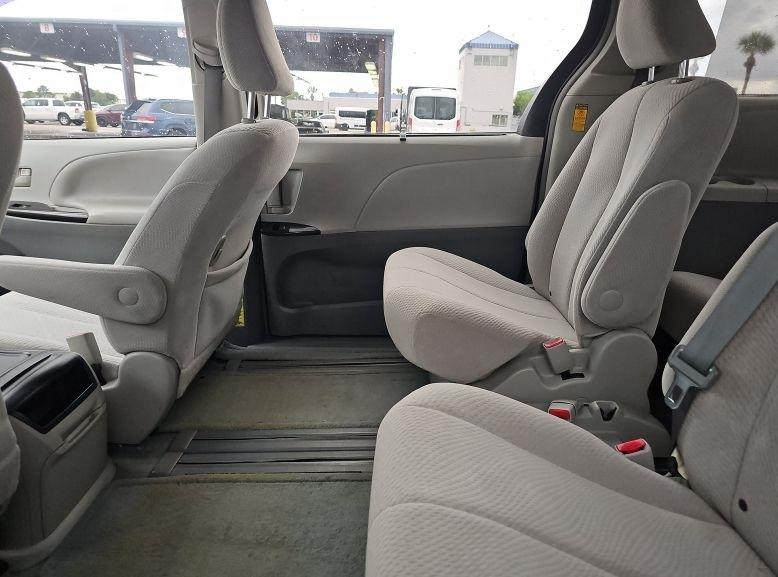 Toyota Sienna LE FWD 8-Passenger V6 2014