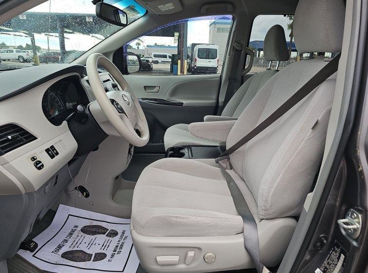 Toyota Sienna LE FWD 8-Passenger V6 2014
