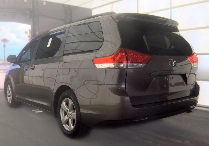 Toyota Sienna LE FWD 8-Passenger V6 2014