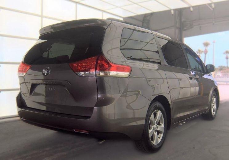 Toyota Sienna LE FWD 8-Passenger V6 2014