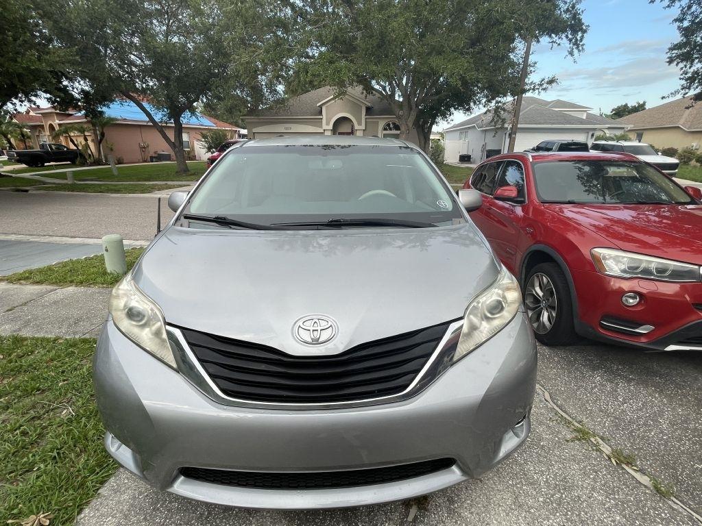 Toyota Sienna LE FWD 8-Passenger V6 2014