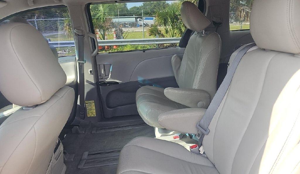 Toyota Sienna LE FWD 8-Passenger V6 2014