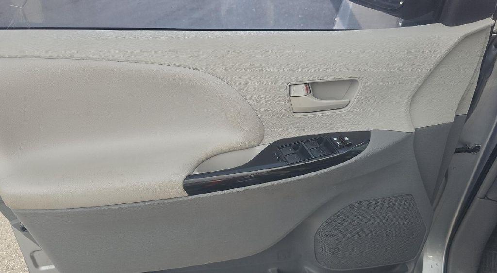 Toyota Sienna LE FWD 8-Passenger V6 2014