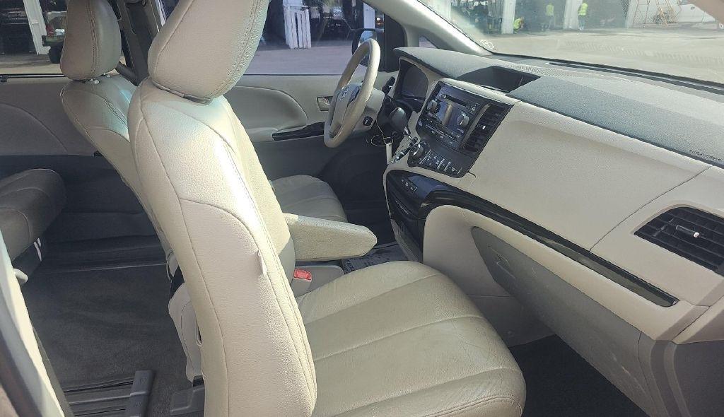 Toyota Sienna LE FWD 8-Passenger V6 2014