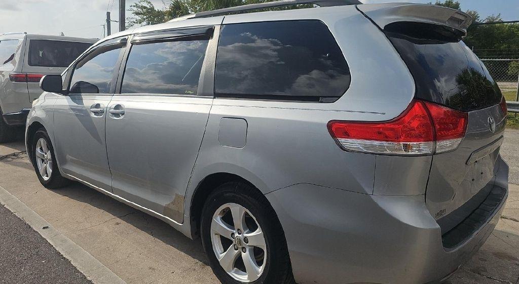 Toyota Sienna LE FWD 8-Passenger V6 2014