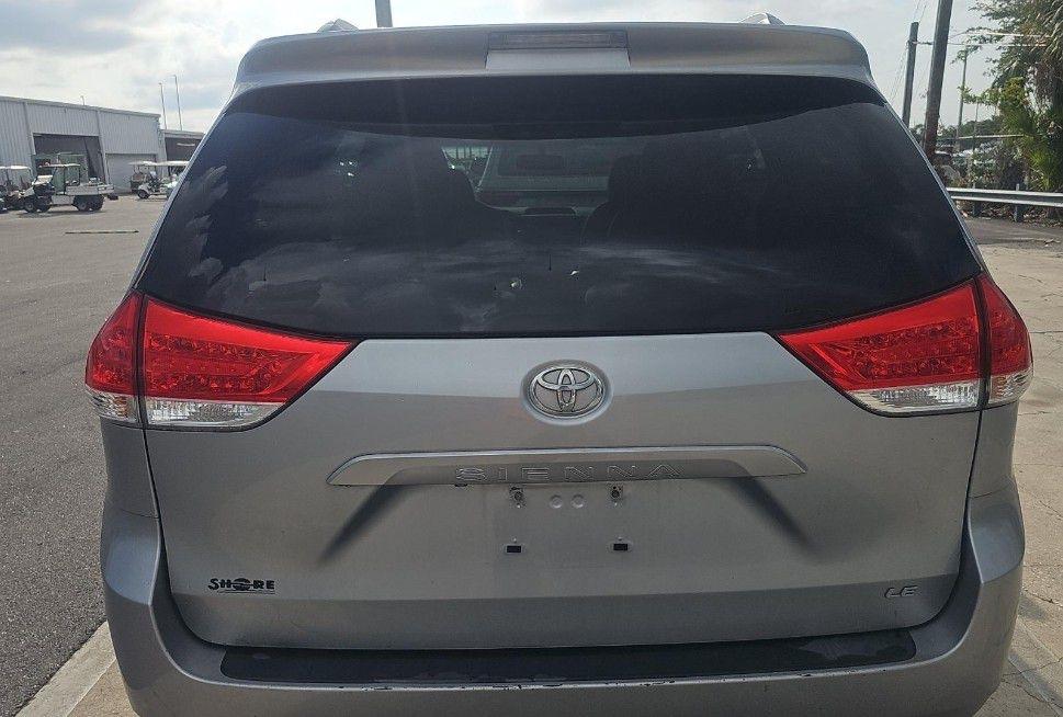 Toyota Sienna LE FWD 8-Passenger V6 2014