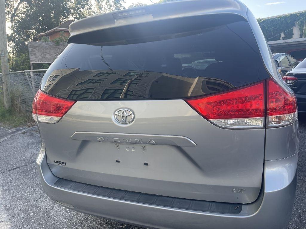 Toyota Sienna LE FWD 8-Passenger V6 2014