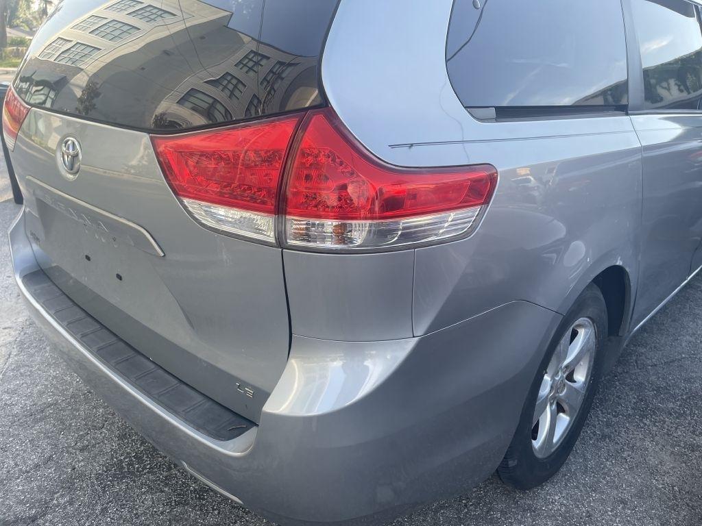 Toyota Sienna LE FWD 8-Passenger V6 2014