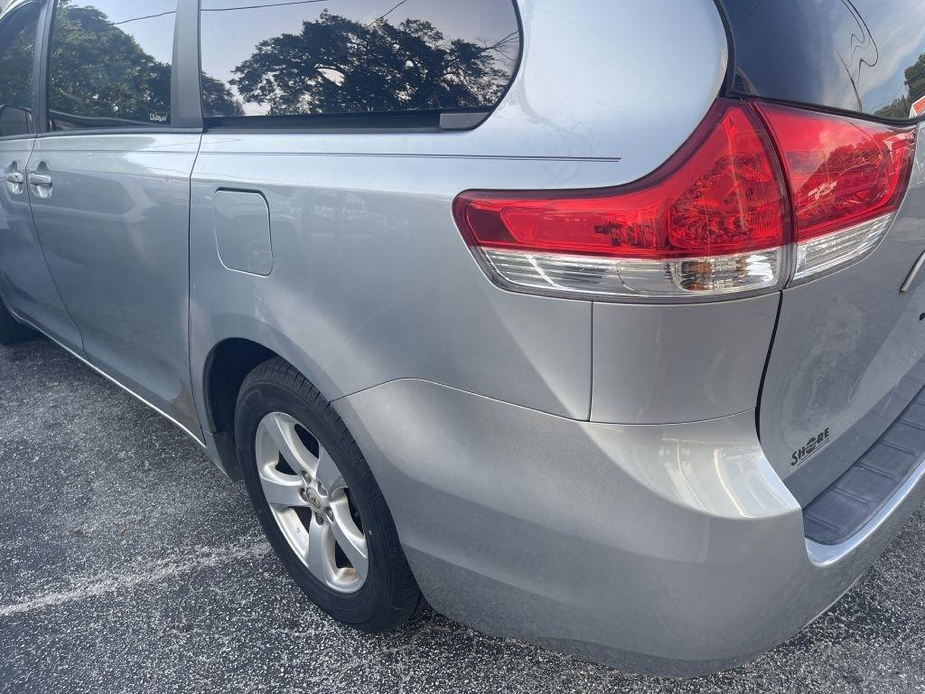 Toyota Sienna LE FWD 8-Passenger V6 2014