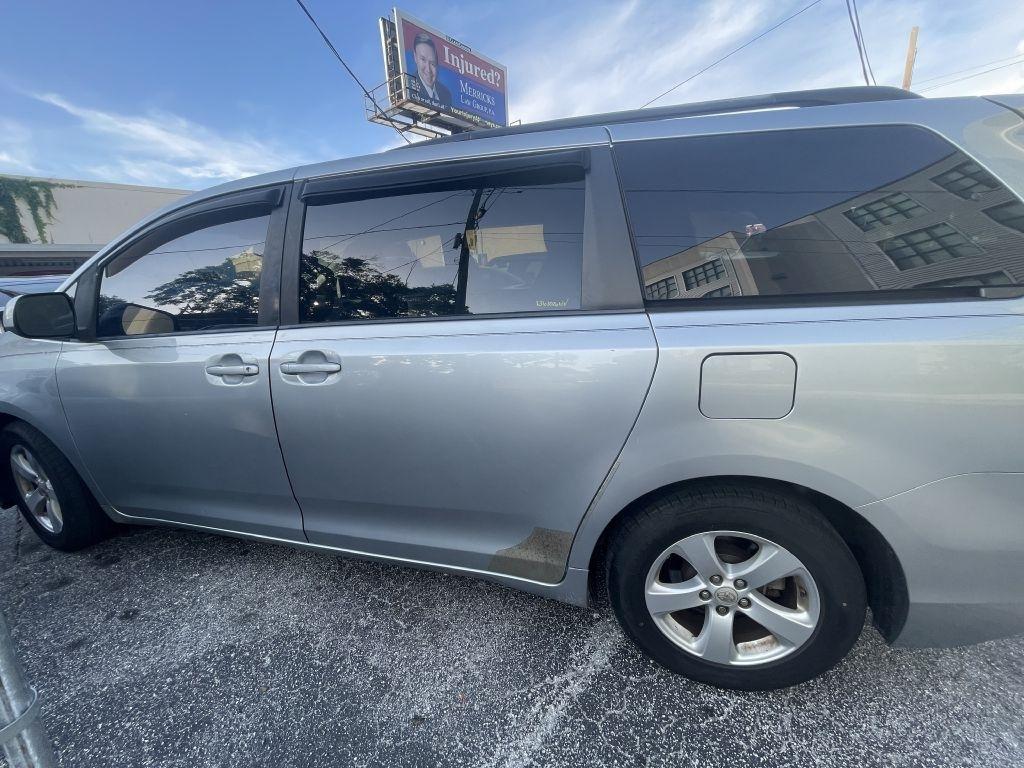 Toyota Sienna LE FWD 8-Passenger V6 2014