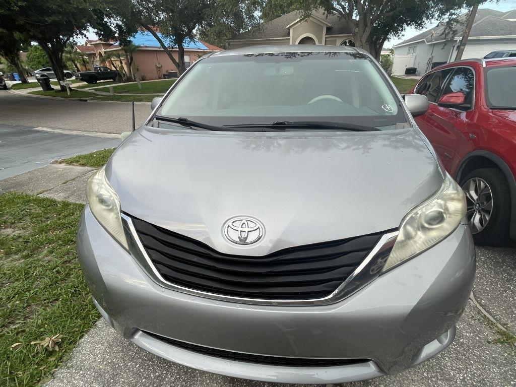 Toyota Sienna LE FWD 8-Passenger V6 2014