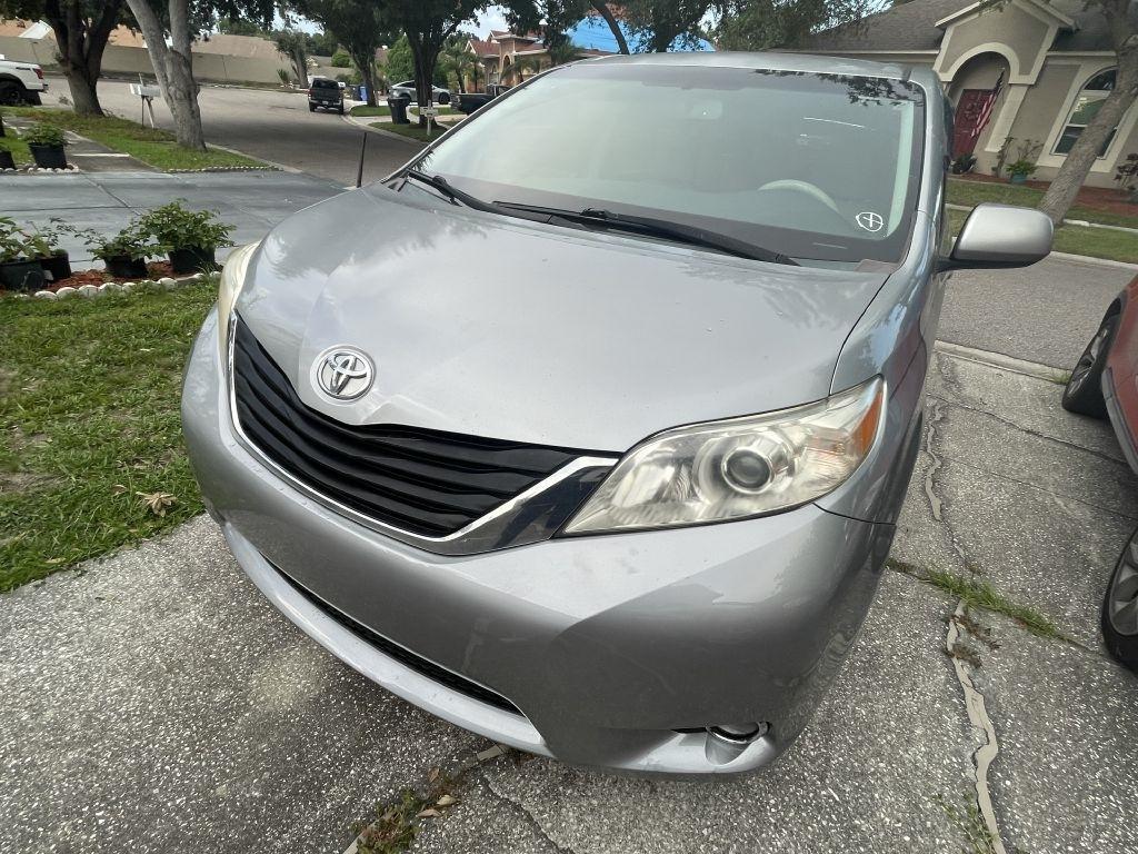 Toyota Sienna LE FWD 8-Passenger V6 2014