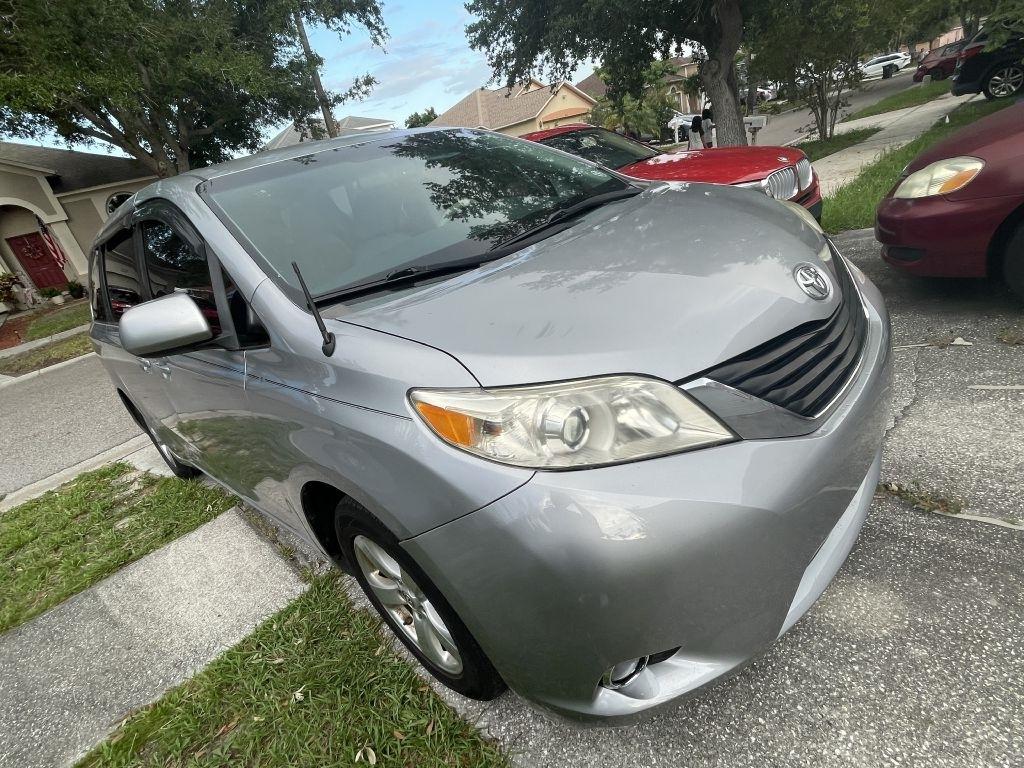 Toyota Sienna LE FWD 8-Passenger V6 2014