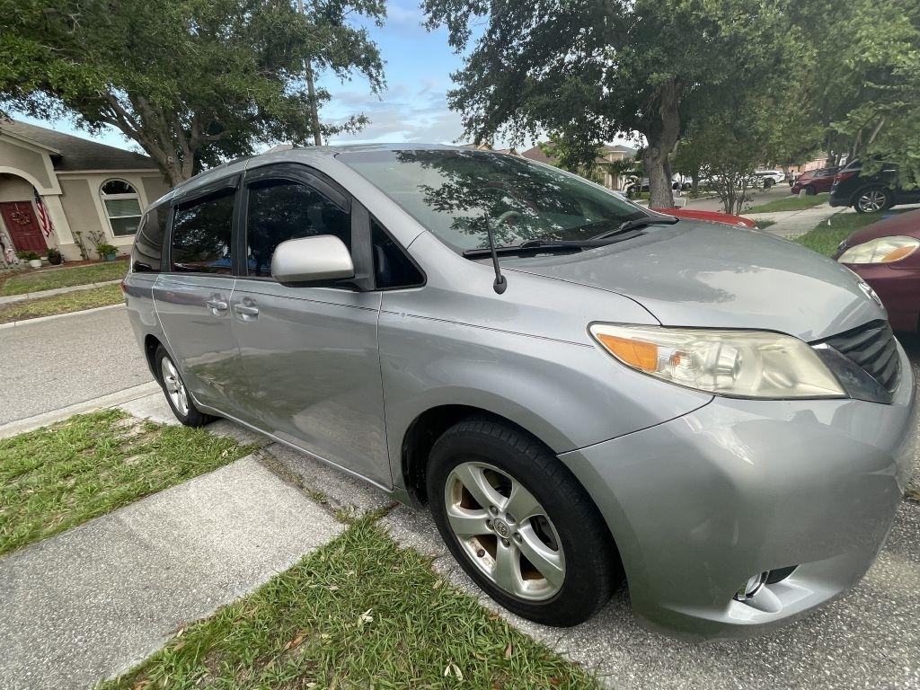 Toyota Sienna LE FWD 8-Passenger V6 2014